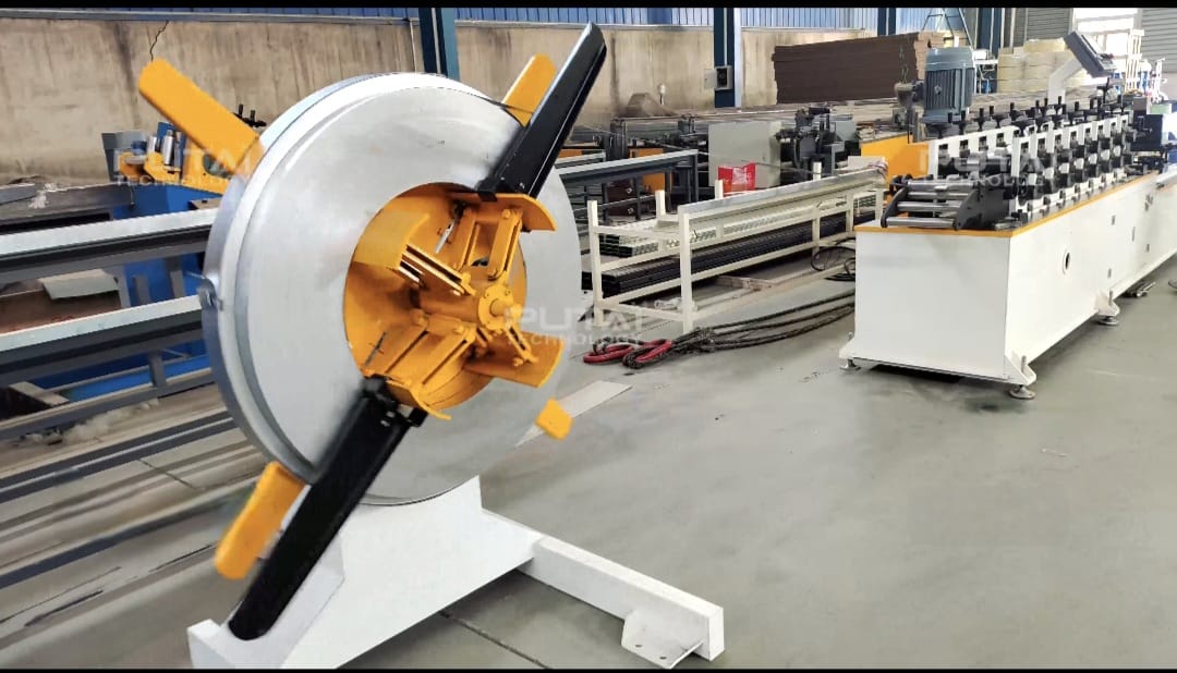 Decoiler and roll-forming production line used to form metal corner beads